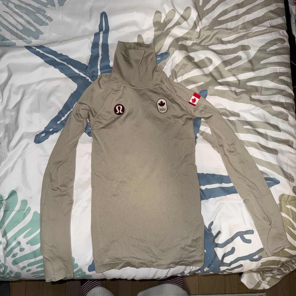 Lululemon Team Canada Top
